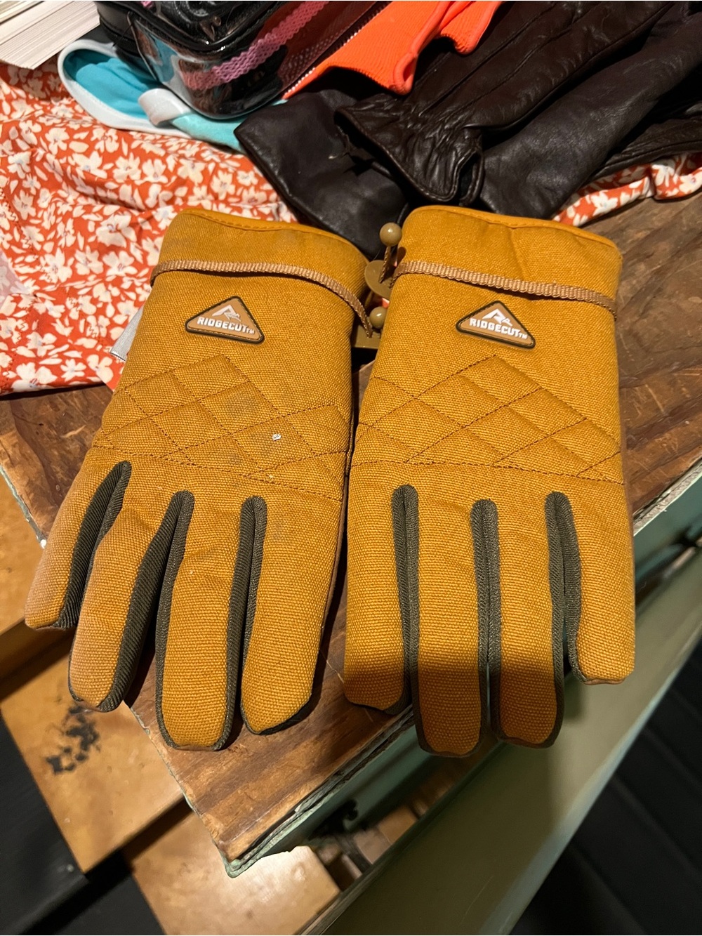 Ridgecut Women's Mustard Quilted Work Gloves